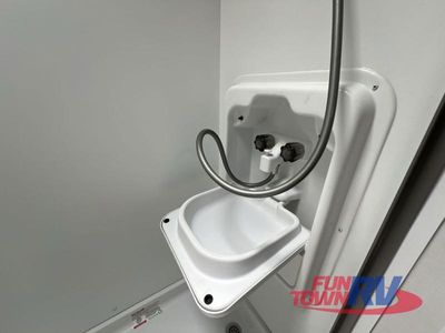 2023 Winnebago Industries Towables Micro Minnie - Photo 23