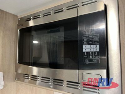 2023 Winnebago Industries Towables Micro Minnie - Photo 14
