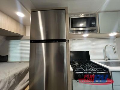 2023 Winnebago Industries Towables Micro Minnie - Photo 15