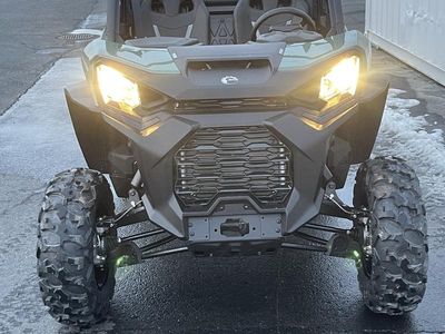 2025 Can-Am Commander DPS 700 — side profile view