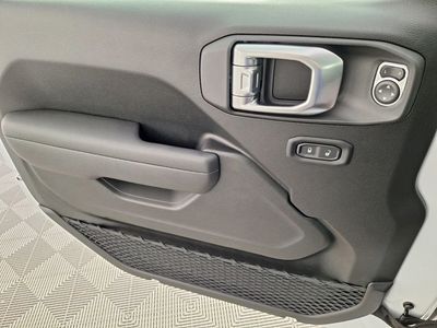 2026 Jeep Wrangler - Photo 25