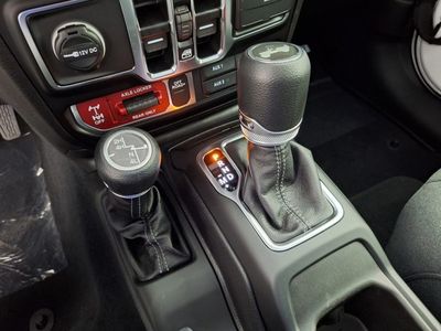 2026 Jeep Wrangler - Photo 23