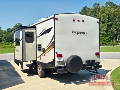2015 Passport 23RB — engine compartment view