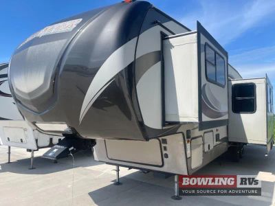 2017 Sprinter 324FWBHS — front three-quarter view