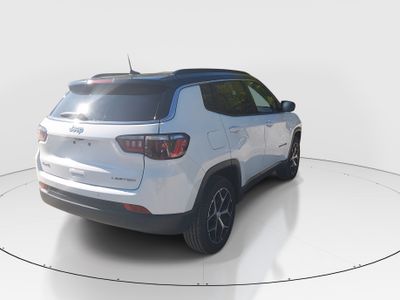 2024 Jeep Compass — photo 7 view