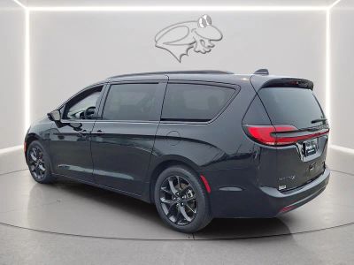 2025 Chrysler Pacifica — rear three-quarter view