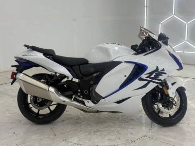2026 Suzuki Hayabusa — front three-quarter view