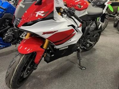2026 Yamaha YZF-R7 70th Anniversary Edition — front three-quarter view