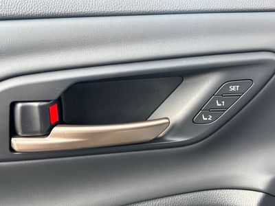 2026 Toyota Crown Signia — photo 7 view