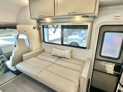 2025 Thor Four Winds 29K — rear three-quarter view