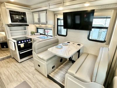 2025 Thor Four Winds 29K — photo 27 view