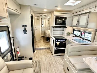 2025 Thor Four Winds 29K — photo 21 view