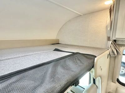 2025 Thor Four Winds 29K — photo 7 view