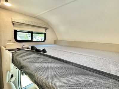 2025 Thor Four Winds 29K — interior view