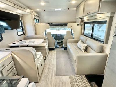2025 Thor Four Winds 29K — photo 23 view