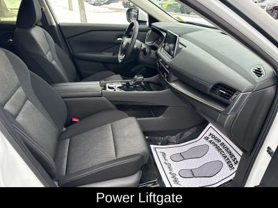 2025 Nissan Rogue SV - Photo 13