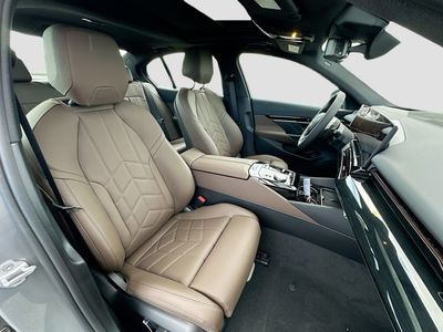2026 BMW 5 Series - Photo 22