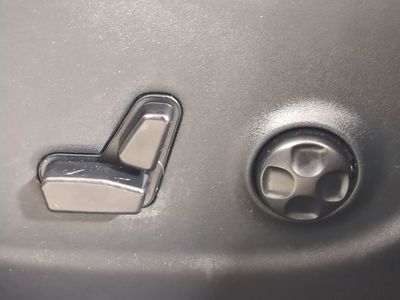 2017 Jeep Cherokee - Photo 23