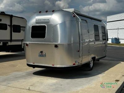 2010 Airstream Sport — engine compartment view