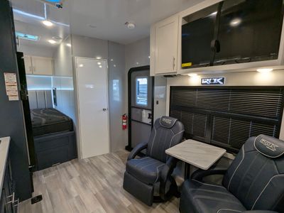2026 IROK Trailers IROK LUXE — photo 17 view