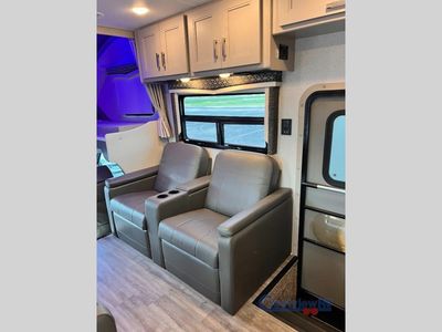 2024 Thor Motor Coach Magnitude - Photo 8