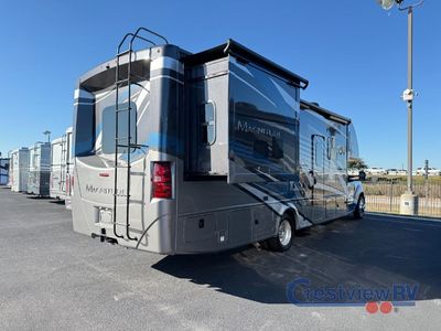 2024 Thor Motor Coach Magnitude - Photo 12