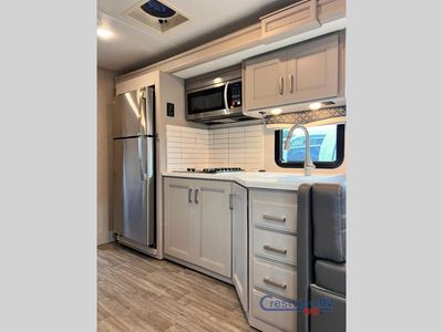 2024 Thor Motor Coach Magnitude - Photo 11