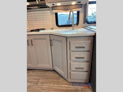 2024 Thor Motor Coach Magnitude - Photo 32