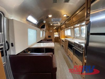 2020 Airstream Queen Series — photo 12 view