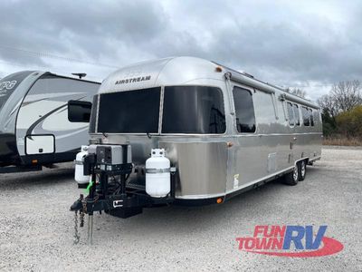 2020 Airstream Queen Series — side profile view