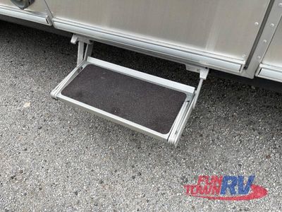 2020 Airstream Queen Series — photo 8 view