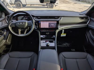 2026 Jeep Grand Cherokee — photo 16 view