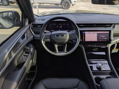 2026 Jeep Grand Cherokee — photo 17 view