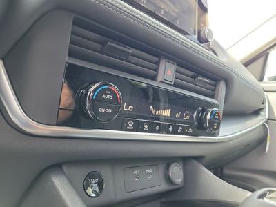 2026 Nissan Rogue — photo 17 view