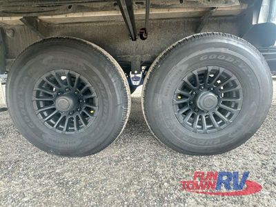 2025 Heartland Bighorn - Photo 14