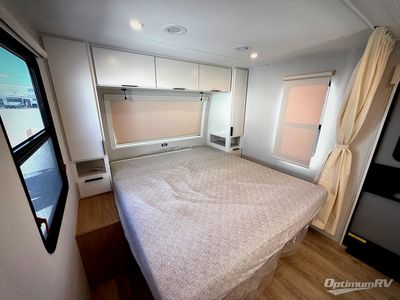 2026 Winnebago Thrive — photo 18 view