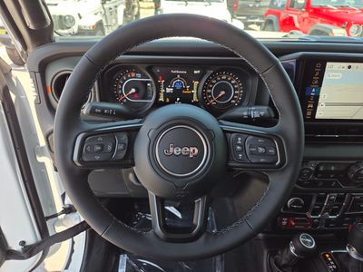 2026 Jeep Gladiator — photo 16 view