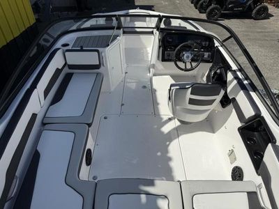 2025 Yamaha Boats AR195 - Photo 11