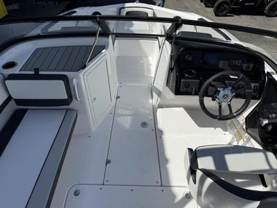 2025 Yamaha Boats AR195 - Photo 12