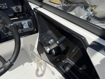 2025 Yamaha Boats AR195 - Photo 15