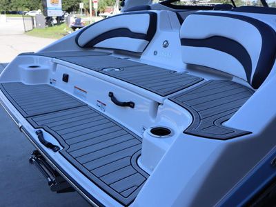 2025 Yamaha Boats AR195 - Photo 10