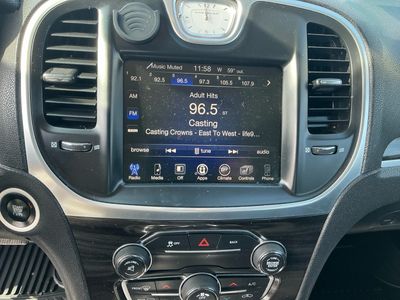 2016 Chrysler 300 - Photo 11