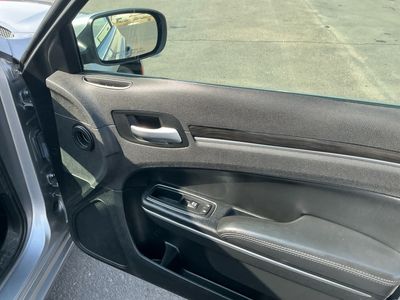 2016 Chrysler 300 - Photo 21