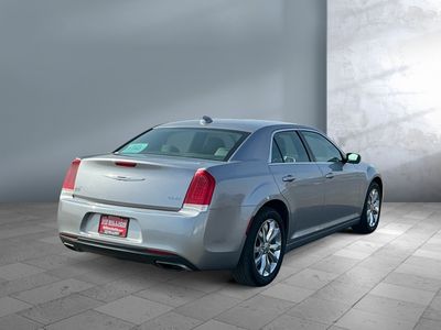 2016 Chrysler 300 - Photo 6