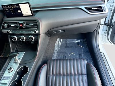 2022 Genesis G70 — photo 17 view