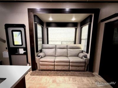 2023 Grand Design Momentum G-Class — photo 13 view