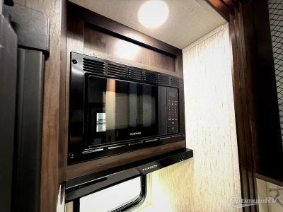 2023 Grand Design Momentum G-Class — photo 18 view