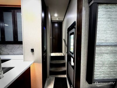 2023 Grand Design Momentum G-Class — photo 7 view