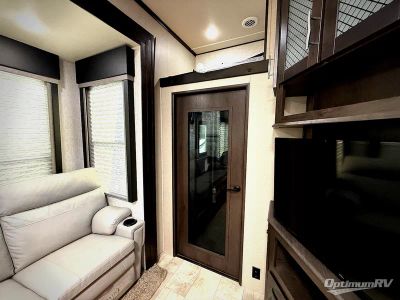 2023 Grand Design Momentum G-Class — photo 19 view