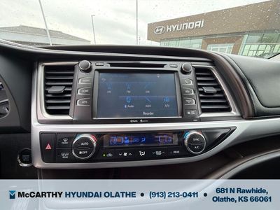 2015 Toyota Highlander — photo 8 view
